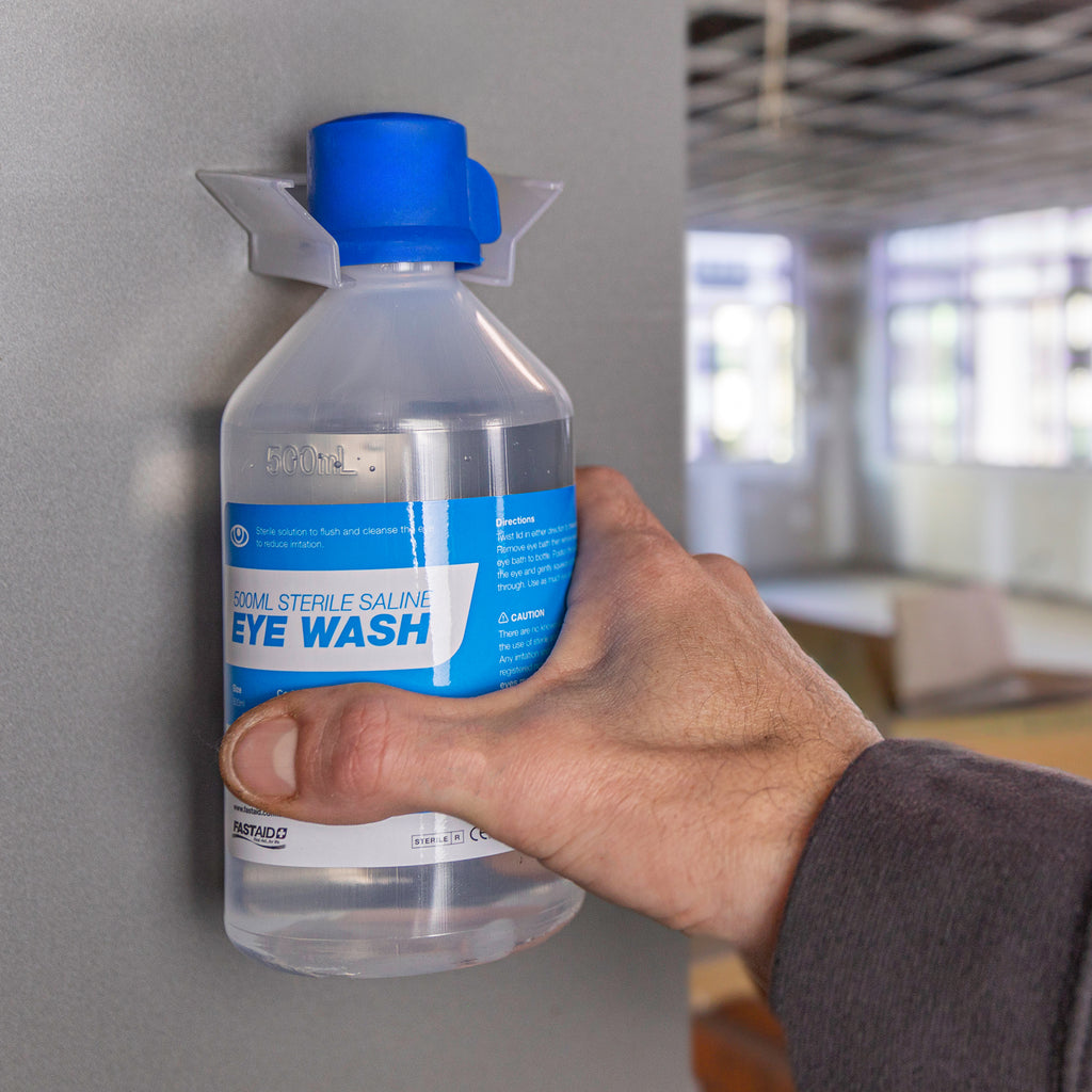 FastAid Eye Wash Solution, 500ml Bottle With Wall Bracket